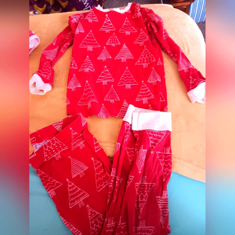 Girls size 5, Xmas pajama set